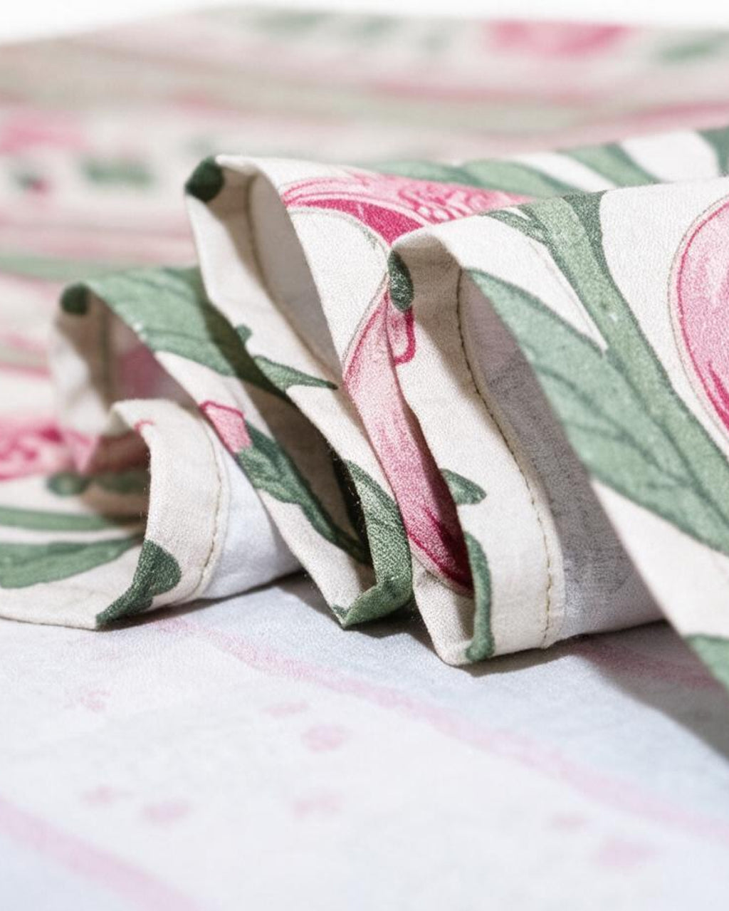 Anar Pink Cotton Water-repellent Table Cover